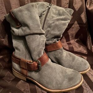 Boots- Ladies Gray Suede Sofft boots Size 6 1/2
